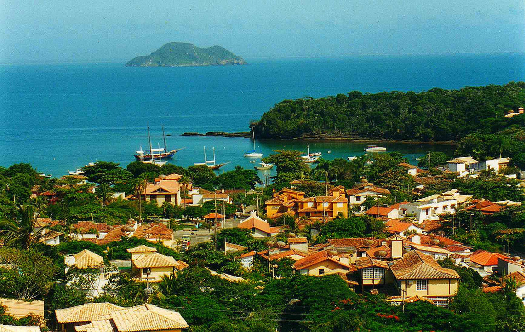 One of the highlights of touring Rio State is undoubtedly Buzios, which is a stunning coastal town not far from the big city.
